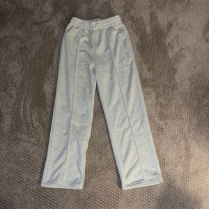 Loose bottom sweat pants in size 14y